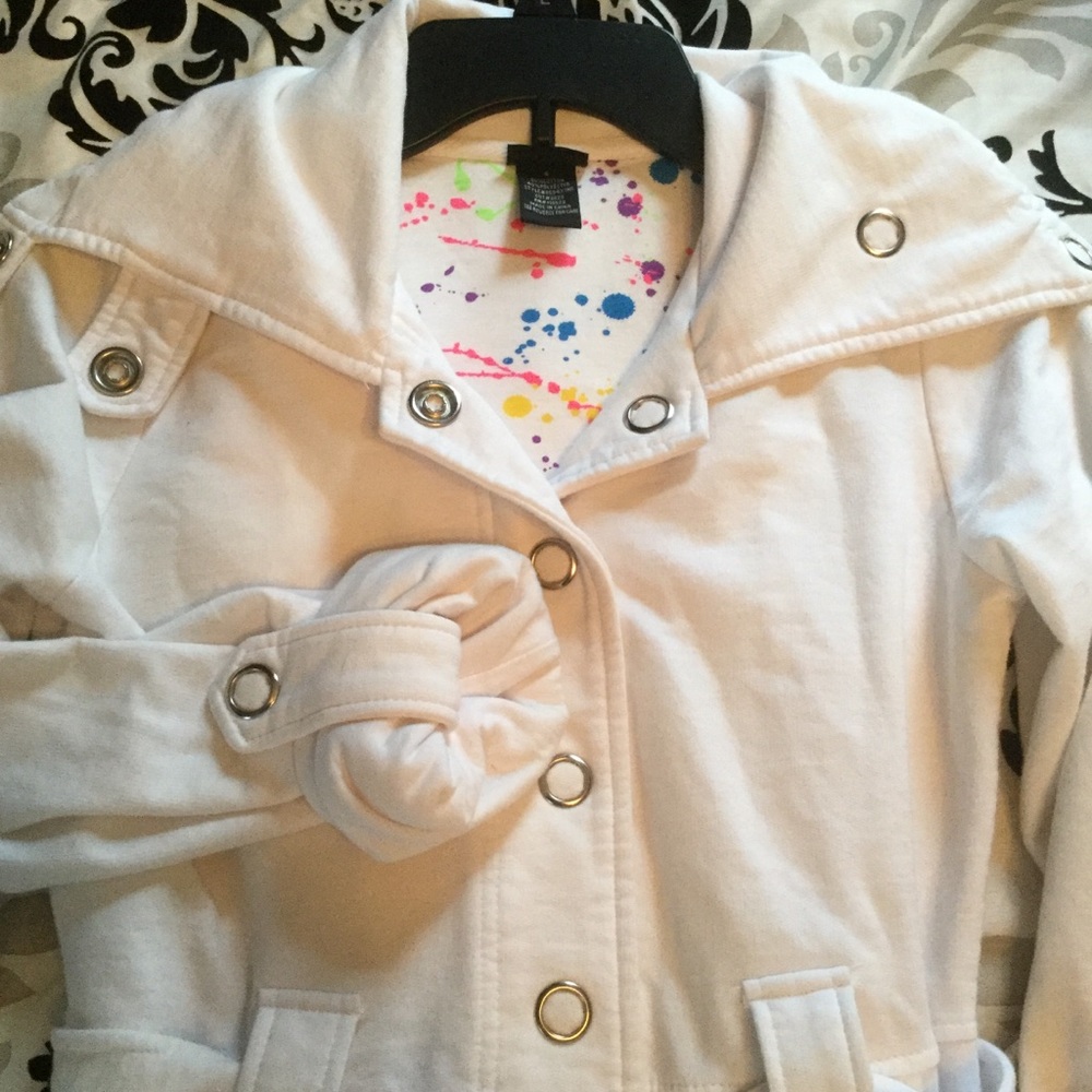 White jacket - Picture 5 of 5